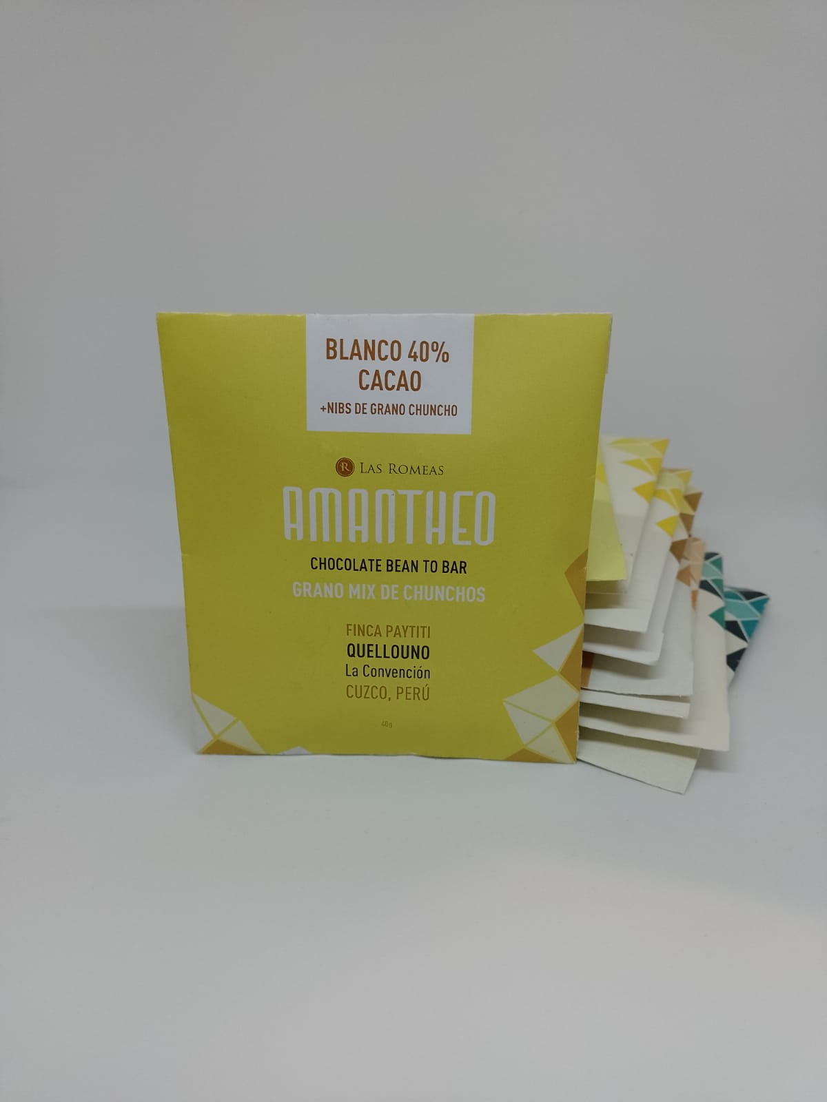 Chocolate Blanco 40% + nibs de Grano Chuncho x 40 g